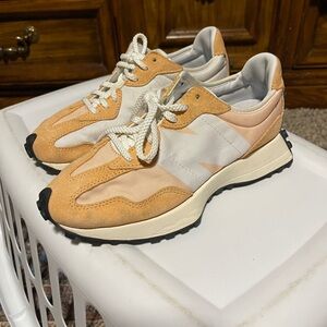 Women’s New Balance 327